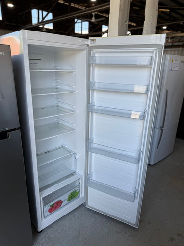 Factory second Hisense HR6AFF355D 355L Upright Fridge Finish Colour White - Second Hand Appliances Geebung